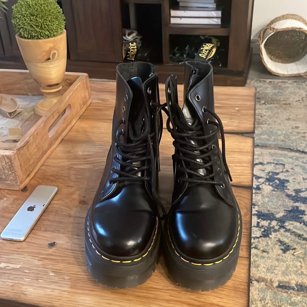 LIKE NEW Dr.Martens